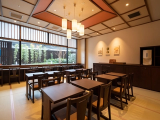 【湯上り処「詠花」】大浴場前の湯上り処ではアイスキャンデーや乳酸菌飲料を無料でご用意致しております。