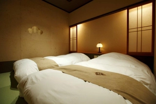 【客室】寝室には和ベッドをご用意／The bedroom with Twin beds