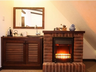 お部屋の暖炉はぬくもりを感じ、心を和ませてくれます。