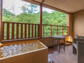 【デラックスツイン】客室風呂は露天風呂タイプ