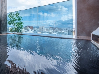 【特別室(檜露天風呂)】天然温泉の客室露天風呂ご用意しております。檜ならではの香りで心も体もリラックスしてみては...