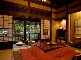 【離れ竹ぶえ】冬の季節のみ暖かい「こたつ」をご用意致します。