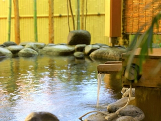 【大浴場露天:星の湯】神経痛や関節痛等の効能がある宮ノ下温泉。