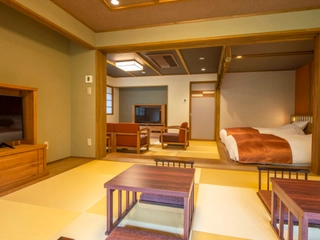 【和洋室】お部屋には就寝時もテレビをご覧頂けるように2台ご用意。