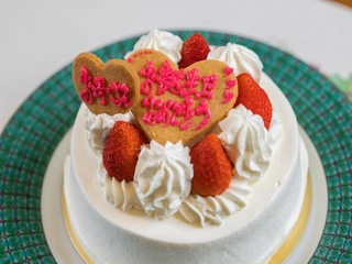 【別料金】生クリームケーキ（3日前までに要予約）／Fresh cream cake with strawberry