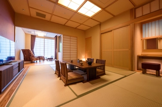 【特別室】～ゆったりとした73㎡の客室の広縁からは日本庭園を望めます★