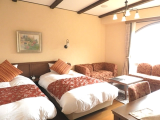 【ローズスイート】当館に1室しかない客室です。富士山眺望、露天風呂付で贅沢な空間をお楽しみください。