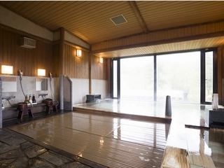 木の香りと良質な温泉の大浴場。