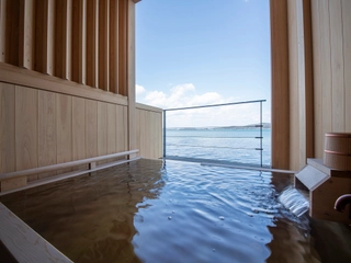 【特別室ツイン一例】まるで海の中にいるかのような湯浴みをお愉しみ下さい。