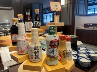 【朝食】それぞれ特徴の異なる、種類豊富なお醤油バイキング。お好みのお醤油を見つけてみてはいかがでしょうか♪