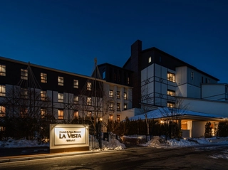 【外観】美しいライトアップ