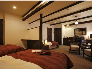 ■デラックストリプル■42㎡のゆったりの客室は、グループでの宿泊にぴったり。