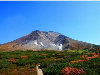■旭岳■日本一早いと言われている秋の紅葉。一度は目にして頂きたい景色です。