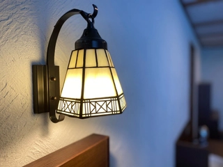 【客室】モチーフに合わせてインテリア雑貨にこだわりをこめました。