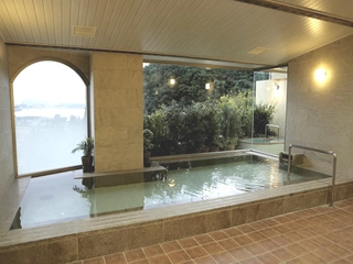 【男性大浴場】自家源泉「漲山の湯」芯から温まります。