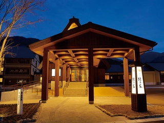 【外観】正面玄関