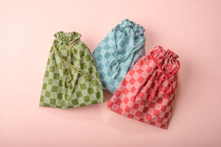 大浴場にお持ちいただけるよう、アメニティはオリジナル巾着に入れてご用意。