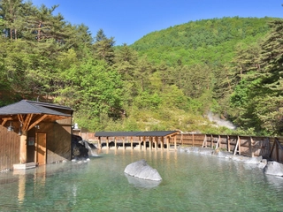 【西の河原露天風呂】草津一の大露天風呂。自然の中で草津温泉が満喫できる日帰り温泉施設です。