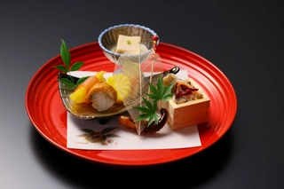 【夕食】前菜一例 海の幸と山の幸に恵まれた修善寺ならではの旬の素材を使った趣肴会席