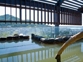 【大浴場/露天風呂】真正面に望む絶景を眺めながら心を癒すお時間に。