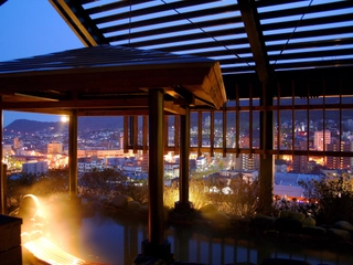 【大浴場/露天風呂】見た人を魅了する夜景はまるで宝石箱の様…