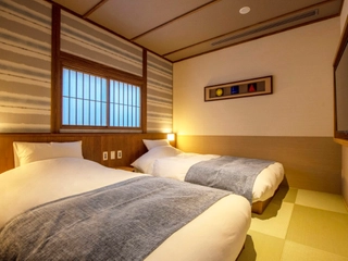 【離れフォース】リビングと寝室にそれぞれベッド2台を配しているので、2世帯でのご利用もおすすめです