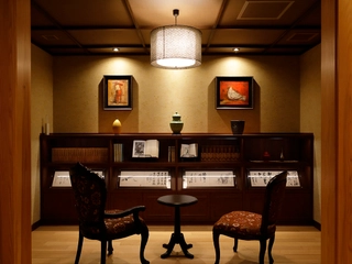 【らいぶらりー】「月心」…武者小路実篤の全集をご用意。お好きなときに手に取って、想いを馳せてみては…