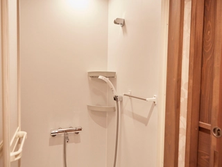 【客室】シャワーブース(ツイン・ダブルのみ)