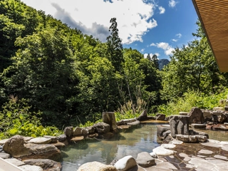 【大浴場】「山月の湯」露浴場】「山月の湯」露天…視界を遮るもののない野趣溢れる露天からは四季折々の絶景が愉しめます。