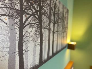 【客室/ヘンゼルとグレーテル】リラックス効果のある緑色の客室は、森の中をイメージ。