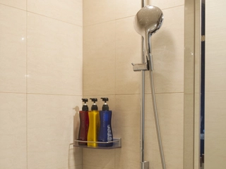 【客室設備】ハンスグローエ製のシャワーヘッドを備えたシャワーブース。※セミダブル/ツイン/ダブルのみ。