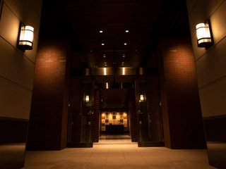 一歩入るとそこは、日本的な美意識と西洋的な美意識が融合した函館特有の唯一無二の空間が広がります。