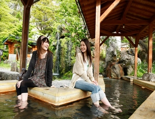 【観光：平湯温泉】当館から徒歩約５分の所に『足湯公園』があります。