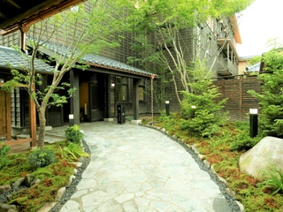 【外観】夏のお宿木の葉（Hotel Konoha entrance in summer）