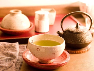【アメニティ】お部屋にはお茶セットをご用意。寛ぎのひとときをお過ごしください。