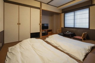 【客室】和室( Image of laying futons in a Japanese-style room)