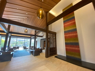 【ラウンジ】入口からドイツのグリム童話の異世界に誘います。館内随所にある雰囲気をお愉しみください。