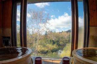 大雪山の自然を感じながら、「旭岳温泉」の湯を心ゆくまでご堪能ください。