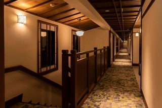 【新館風の語り部】落ち着いた雰囲気の通路はお写真映えにも