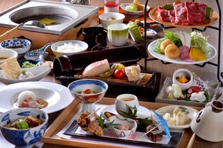 【夕食/夏】季節に合わせた北海道産食材をふんだんに使用し、贅沢なひとときを味わえる和食会席（イメージ）