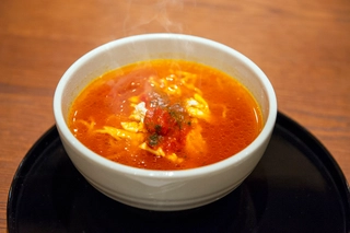【夜鳴きそば】ラビスタでしか味わえないトマトラーメン