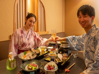 【お食事処 花鳥】季節のお鍋や釜めしをご用意しております。乾杯用スパーリングワインもご用意あります。