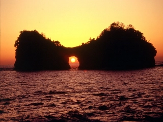 【観光:円月島】