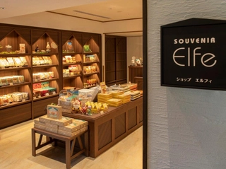 【売店】地元の銘品を中心に豊富な商品を取り揃えております。