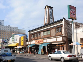 【周辺】函館朝市 近海の海産物が買える他、イカ釣りもお楽しみいただけます(ホテルから徒歩約10分)