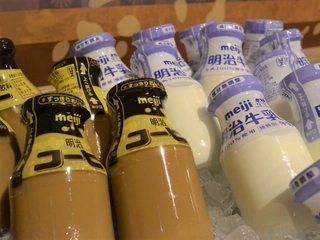 【サービス】水花の庄大浴場前には湯上りドリンクをご用意。