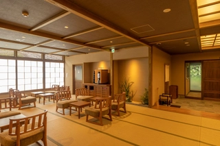 【帳場】ロビー ご滞在中、24時間ご利用可能なコーヒーマシンをご用意しております