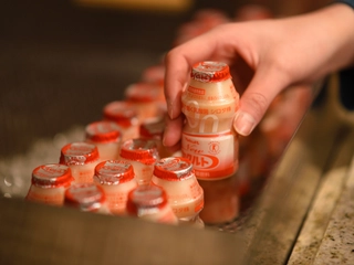 【無料おもてなし】朝5:00~11:00迄は大浴場で乳酸菌飲料をサービスしております。