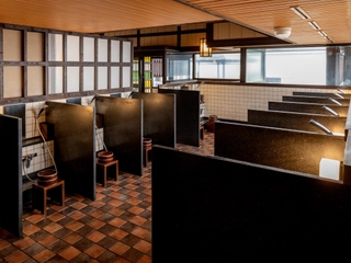 【大浴場/洗い場】広々とした洗い場は男性11か所・女性25か所ご用意しております。