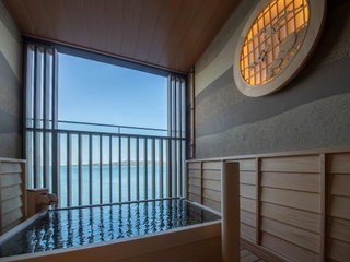 【【貸切露天風呂】木乃音 檜造りの露天風呂 身体の芯からあたたまる極上の湯浴みをお愉しみ下さい。(イメージ)